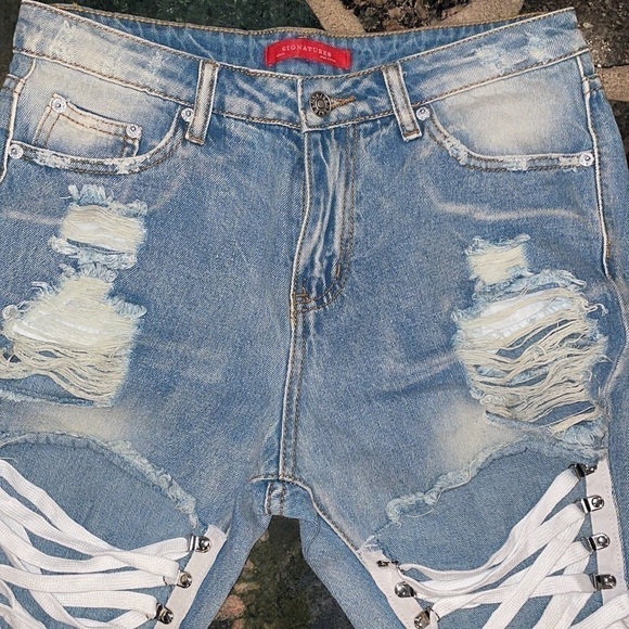 Life Of The Party High Rise Bermuda Shorts -Light Blue Wash size M New W/O Tag - Picture 7 of 9